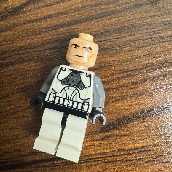 LEGO Star Wars Clone Trooper Minifig Camo Helmet Gray Arms (Mixed Parts) - Picture 3 of 4